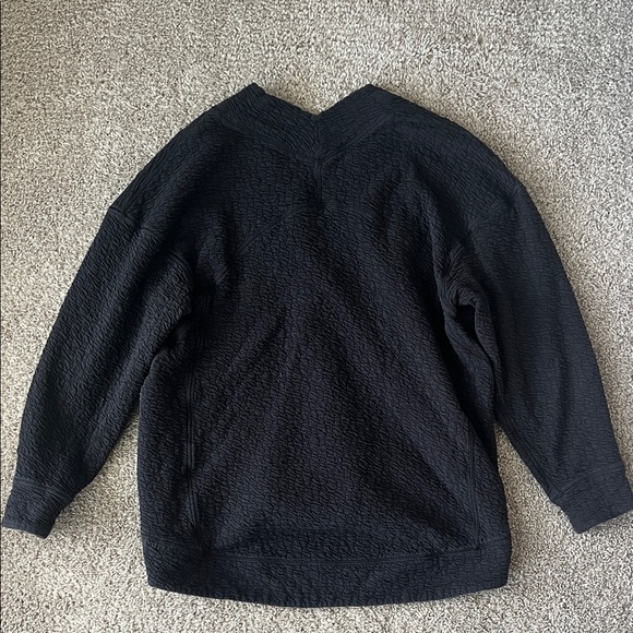 Lululemon Rippled V-Neck Pull Over - Picture 2 of 3